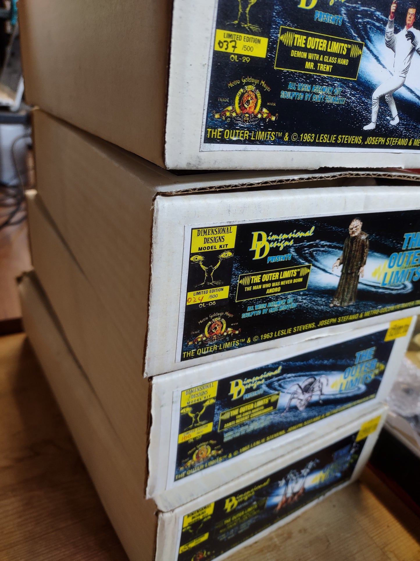 OUTER LIMITS: COUNTERWEIGHT (50/500) - MODEL KIT-DIMENSIONAL DESIGNS