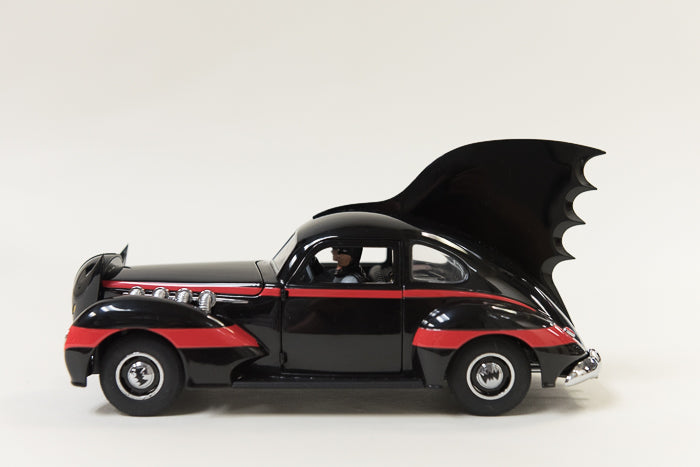 BATMAN: BATMOBILE (1940'S COMIC BOOK) - DANBURY MINT-DIE-CAST 1:24 SCALE